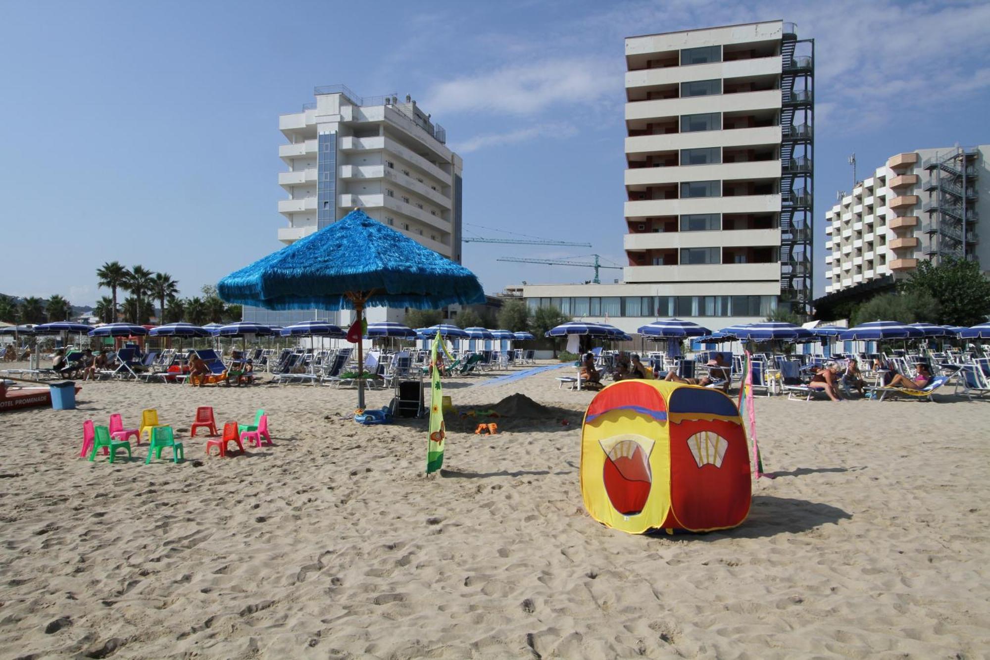 Hotel Promenade Монтесильвано Экстерьер фото