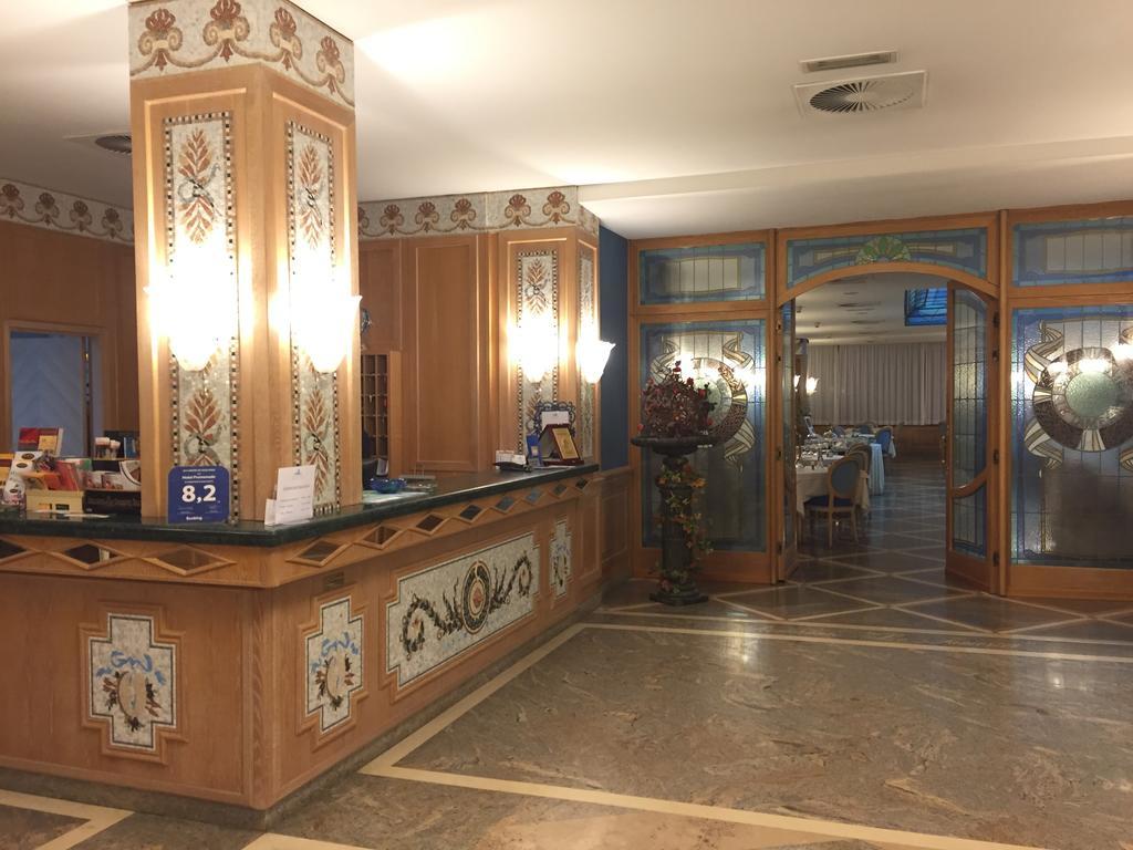 Hotel Promenade Монтесильвано Экстерьер фото