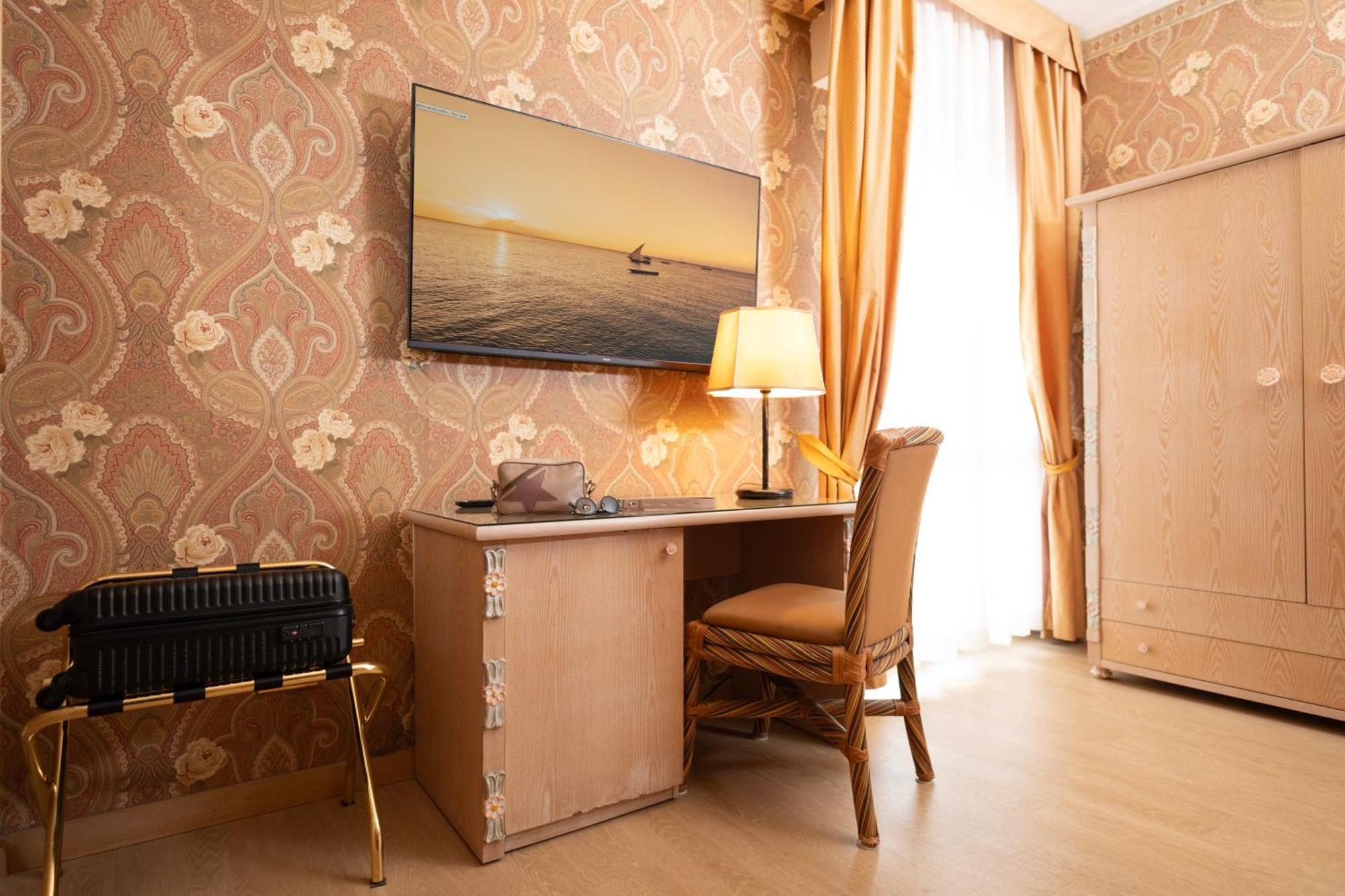 Hotel Promenade Монтесильвано Экстерьер фото
