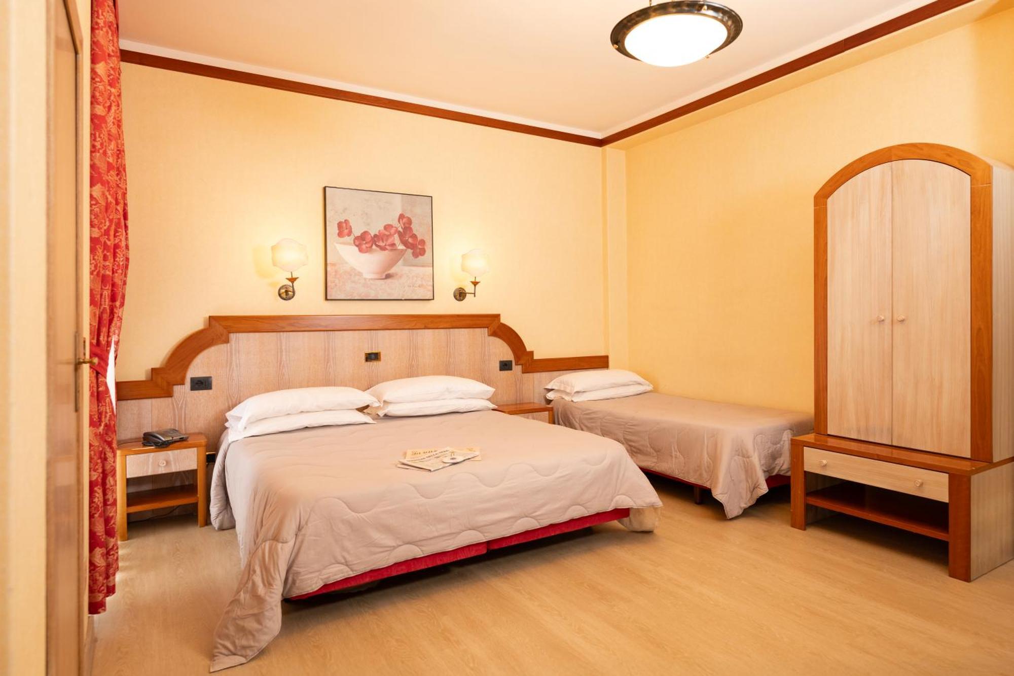 Hotel Promenade Монтесильвано Экстерьер фото