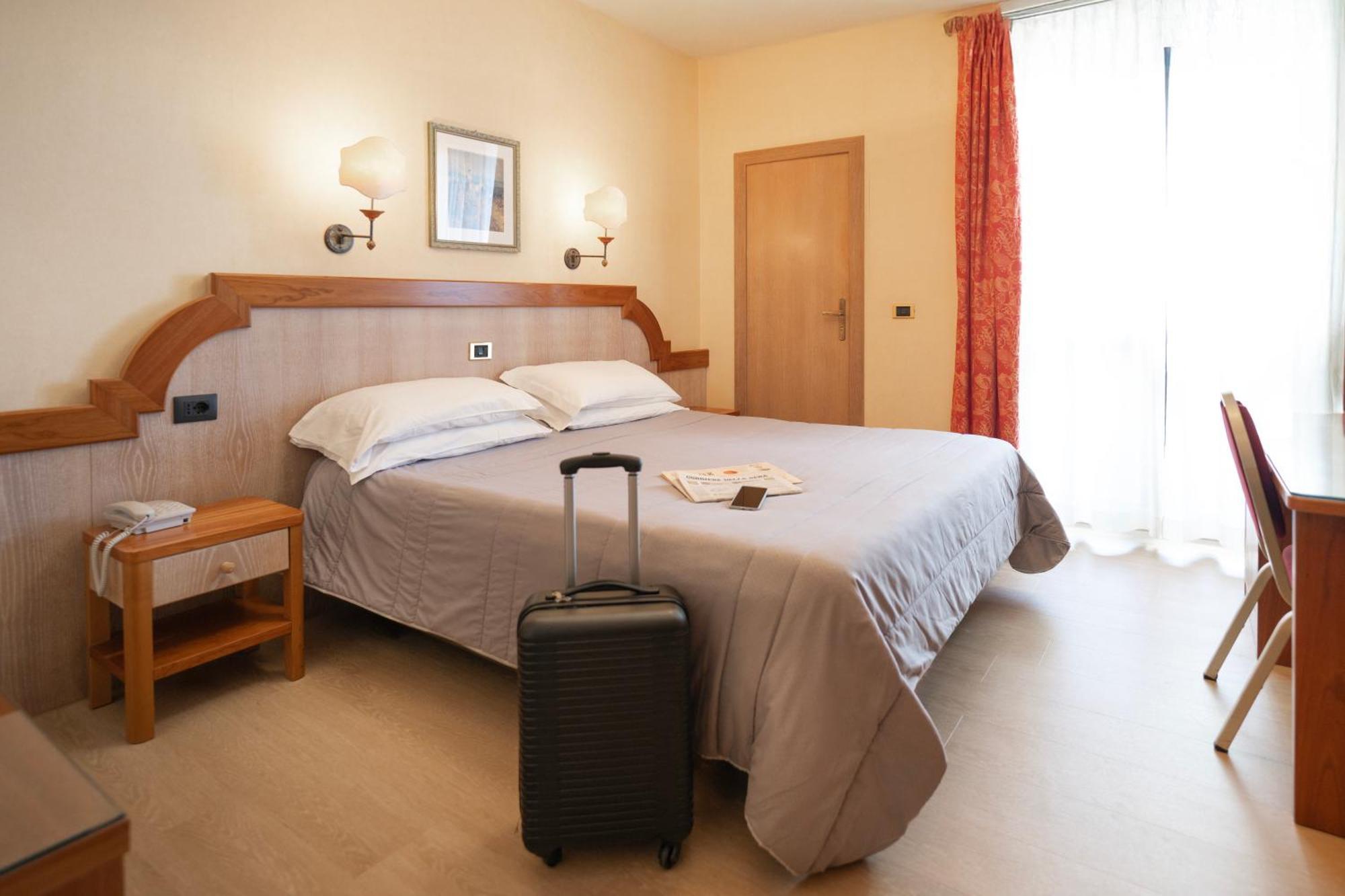 Hotel Promenade Монтесильвано Экстерьер фото